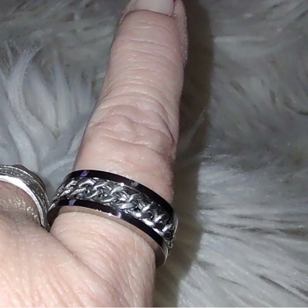 Ring ~ Spinning Chain Ring/Sz 10